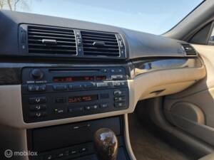 Image 11/38 of BMW 323Ci (2000)