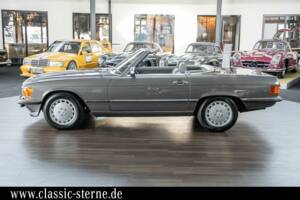 Immagine 2/15 di Mercedes-Benz 560 SL (1987)