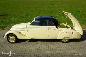 Image 2/47 of Peugeot 402 Eclipse (1935)