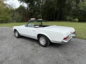 Image 6/8 de Mercedes-Benz 230 SL (1965)