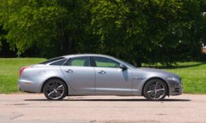 Image 2/50 of Jaguar XJ 5.0 (2011)