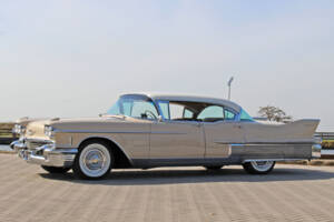 Image 3/29 of Cadillac 60 Special Fleetwood (1958)