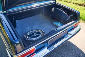Image 33/38 of Mercedes-Benz 300 SEL 6.3 (1970)