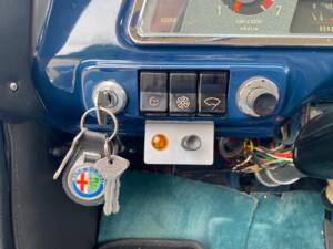 Image 16/75 of Alfa Romeo Giulia 1300 TI (1966)