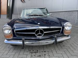 Image 3/38 of Mercedes-Benz 280 SL (1970)