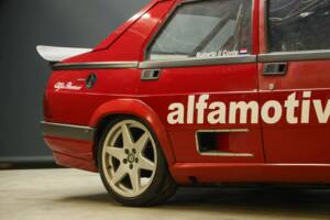 Image 36/50 de Alfa Romeo 75 3.0 V6 QV (1990)