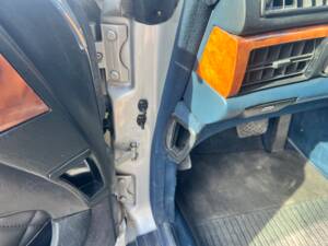 Image 22/77 of Mercedes-Benz 380 SEC (1982)