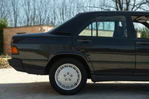 Imagen 19/50 de Mercedes-Benz 190 E (1988)