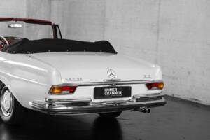 Image 16/50 of Mercedes-Benz 280 SE 3,5 (1969)