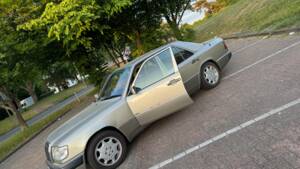 Bild 7/13 von Mercedes-Benz 260 E (1989)