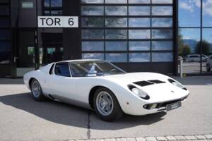 Afbeelding 47/74 van Lamborghini Miura P 400 (1968)