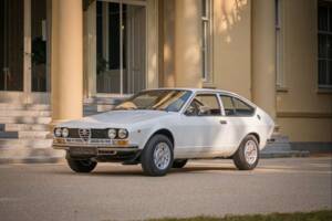 Bild 2/16 von Alfa Romeo Alfetta GT 1.6 (1977)