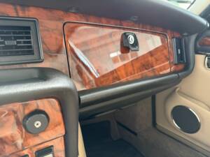 Bild 32/67 von Jaguar XJ 12 (1989)
