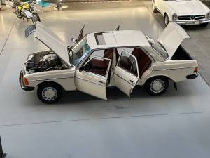 Afbeelding 21/40 van Mercedes-Benz 230 E (1983)