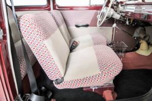 Image 16/50 of Volvo PV 444 (1953)