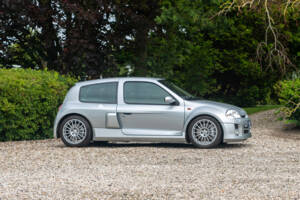 Image 7/26 de Renault Clio II V6 (2001)