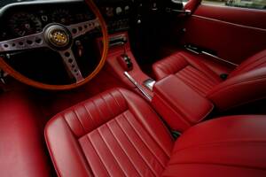 Image 24/25 de Jaguar E-Type (1969)