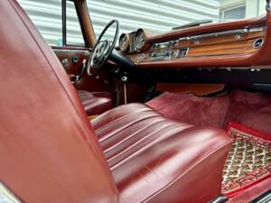 Image 25/33 of Mercedes-Benz 250 SE (1966)