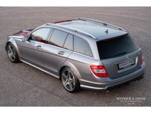 Imagen 11/40 de Mercedes-Benz C 63 AMG T (2009)