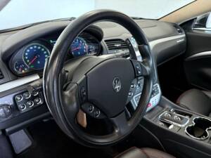 Bild 17/25 von Maserati GranTurismo S (2008)