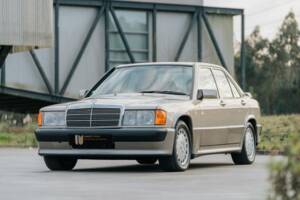 Image 19/69 de Mercedes-Benz 190 E 2.3-16 (1988)