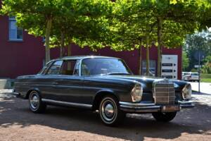 Image 4/17 of Mercedes-Benz 220 SE b (1964)