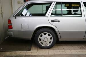 Image 34/36 de Mercedes-Benz E 220 T (1993)