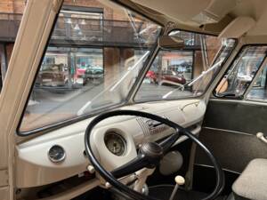 Image 18/36 of Volkswagen T1 minibus (1963)