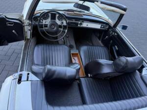 Image 28/50 of Mercedes-Benz 280 SL (1970)