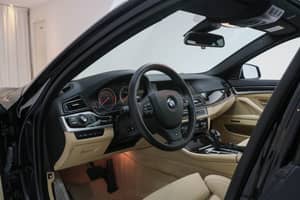 Image 8/24 of BMW 550i (2012)