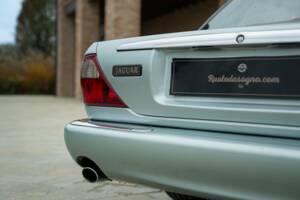 Image 23/50 de Jaguar XJ 8 Sovereign (1997)