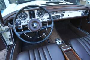 Image 14/50 of Mercedes-Benz 250 SL (1967)