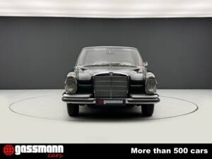 Image 2/15 of Mercedes-Benz 250 SE (1967)