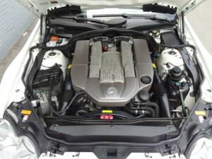 Image 75/97 de Mercedes-Benz SL 55 AMG (2003)