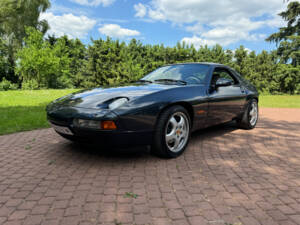 Immagine 10/77 di Porsche 928 GT (1990)