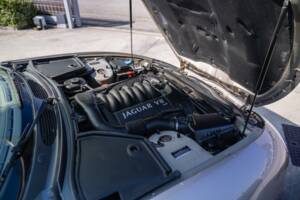 Image 70/91 de Jaguar XK8 4.0 (2000)