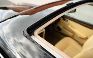 Image 26/37 of Daimler Double Six (1992)