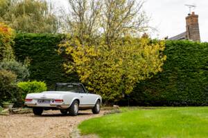 Image 20/50 of Mercedes-Benz 280 SL (1968)
