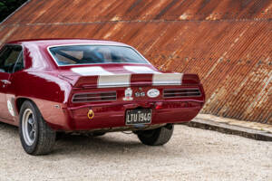Image 13/37 of Chevrolet Camaro (1969)