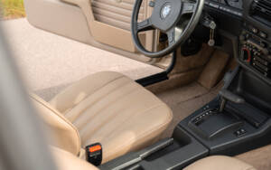 Image 43/80 of BMW 320i (1983)