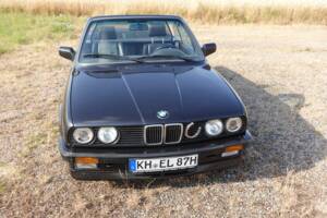 Immagine 3/8 di BMW 320i (1987)