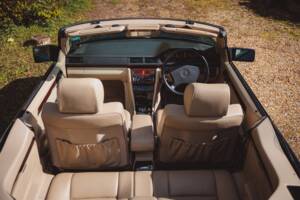 Imagen 30/41 de Mercedes-Benz E 220 (1995)