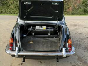 Bild 19/22 von Jaguar S-Type 3.8 (1968)
