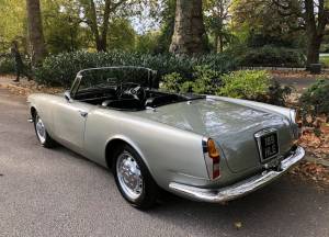 Image 46/50 of Alfa Romeo 2600 Spider (1964)