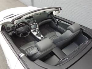 Image 43/97 de Mercedes-Benz SL 55 AMG (2003)