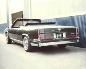 Image 5/23 of Cadillac Convertible de Ville (1986)