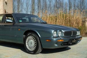 Bild 11/50 von Jaguar XJ 8 Executive (1997)
