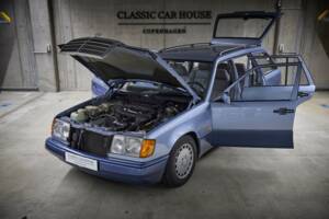 Image 21/100 of Mercedes-Benz 230 TE (1990)
