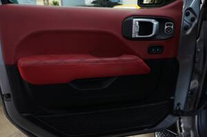 Image 22/29 de Jeep Wrangler 2.0T Sahara (2020)