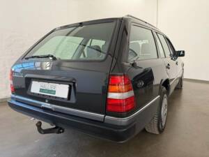 Image 28/43 of Mercedes-Benz 230 TE (1992)